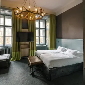 Saint Shermin & Champagne Viena