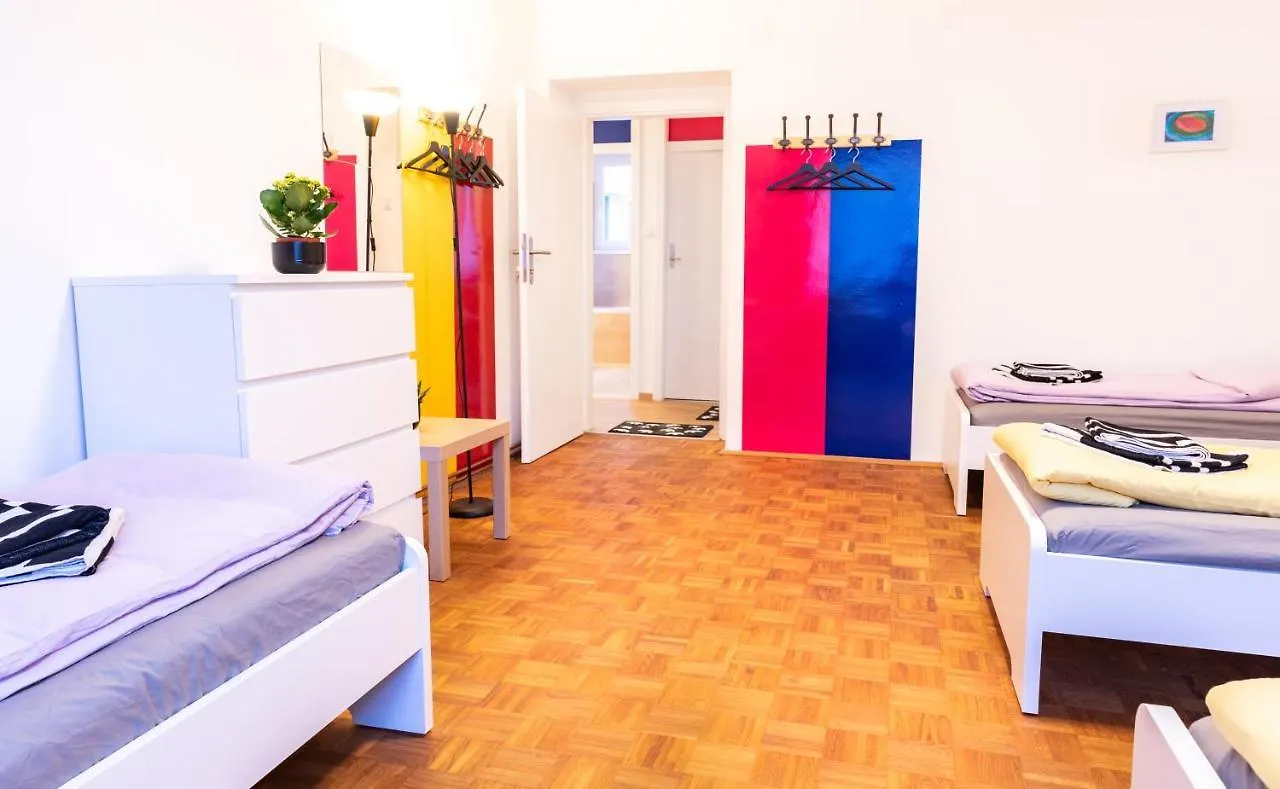 Pal'S Favoriten Apartment Viena Hostal
