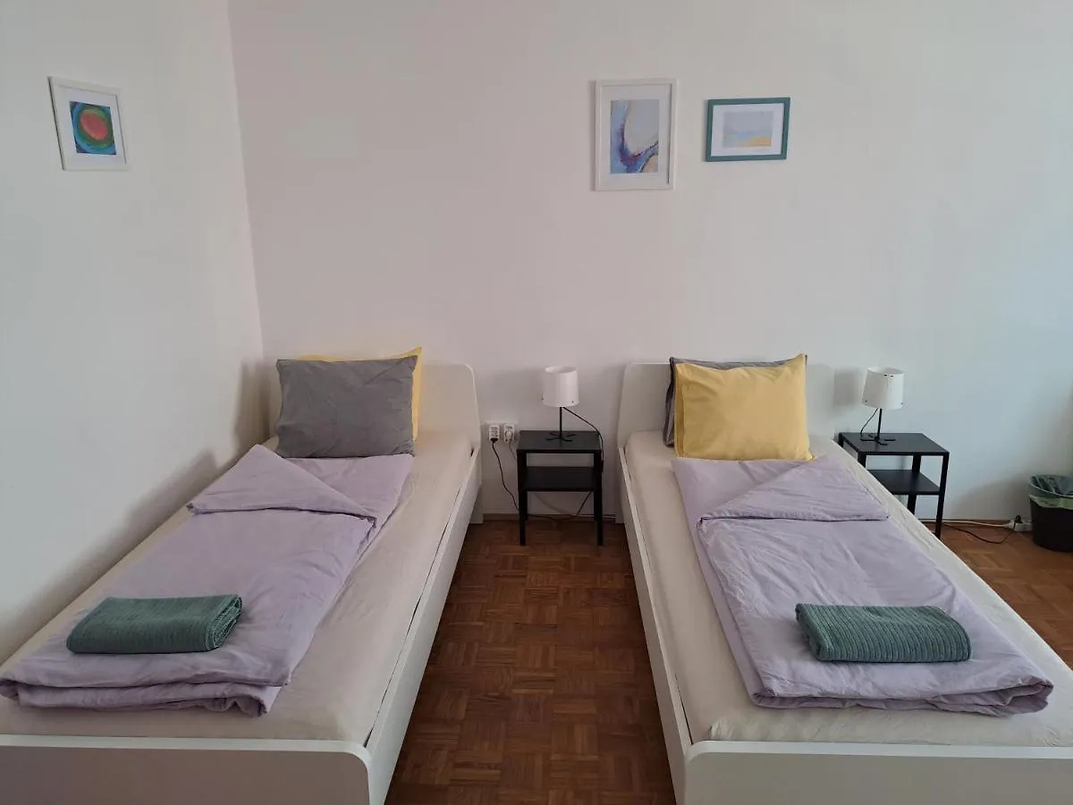 Pal'S Favoriten Apartment Viena Hostal